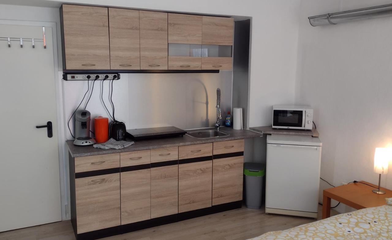 Kleines gemütliches Apartment in zentraler Lage Prien Exterior foto